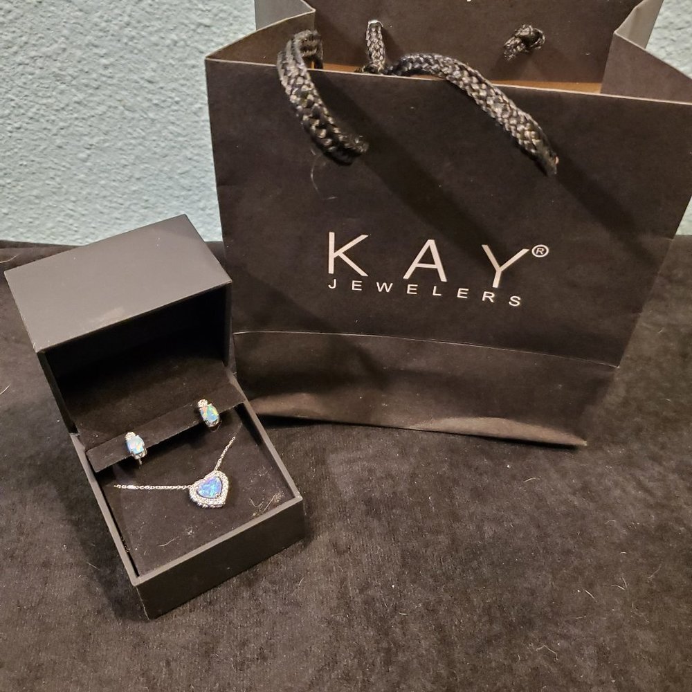 NWT Kay Jewelers Heart Necklace and Earring Set